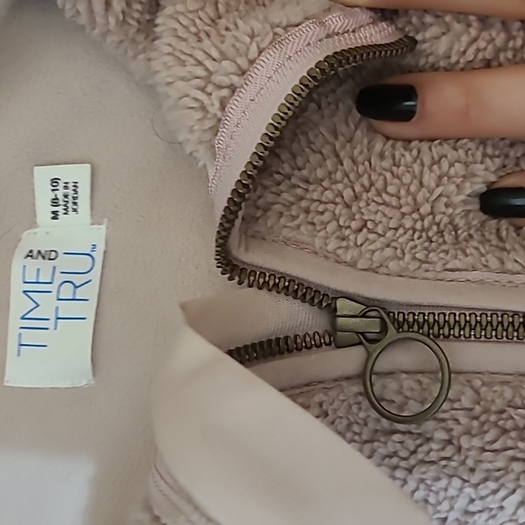 Dark pink plush sweater - Picture 3 of 3